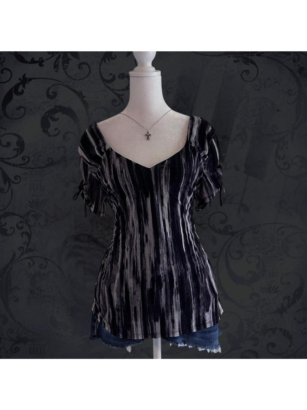 blurred vertical brushstroke stripe print B&W baby doll top